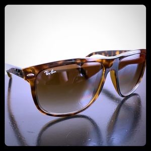 Ray Ban RB4147 Unisex Sunglasses / Tortoise Frame